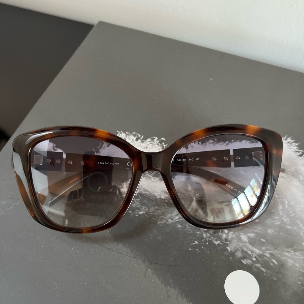 Longchamp Elegant Tortoise Shell Sunglasses - Picture 4 of 15